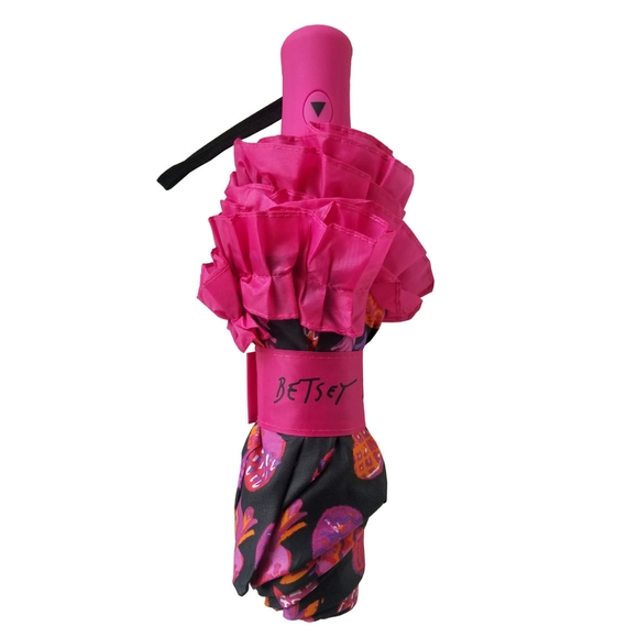 Betsey Johnson Accessories - Betsey Johnson Pineapple Pattern Auto Umbrella Betsey Johnson Accessories - Betsey Johnson Pineapple Pattern Auto Umbrella